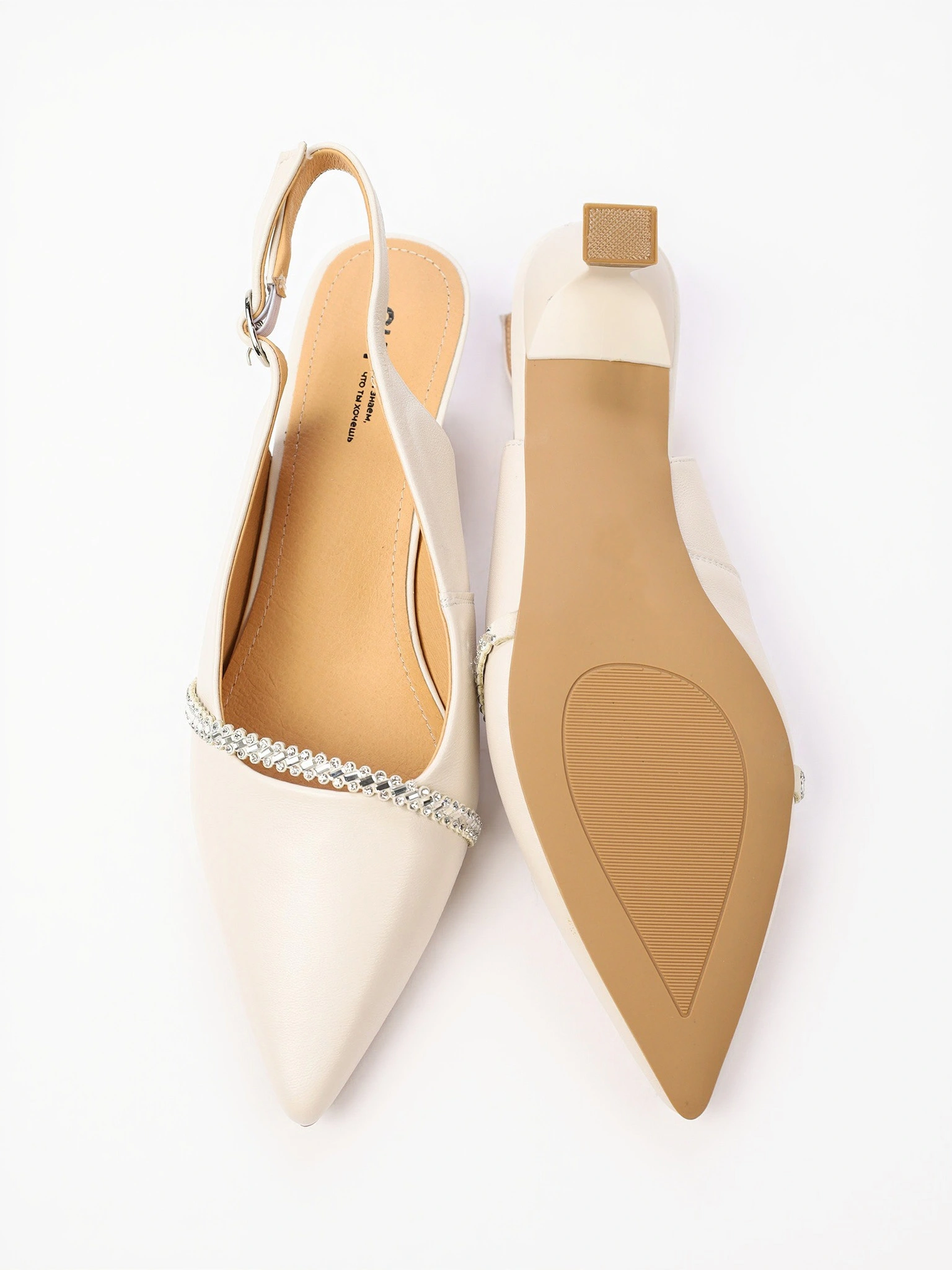 Туфли-слингбэки молочного цвета со стразами на низком каблуке